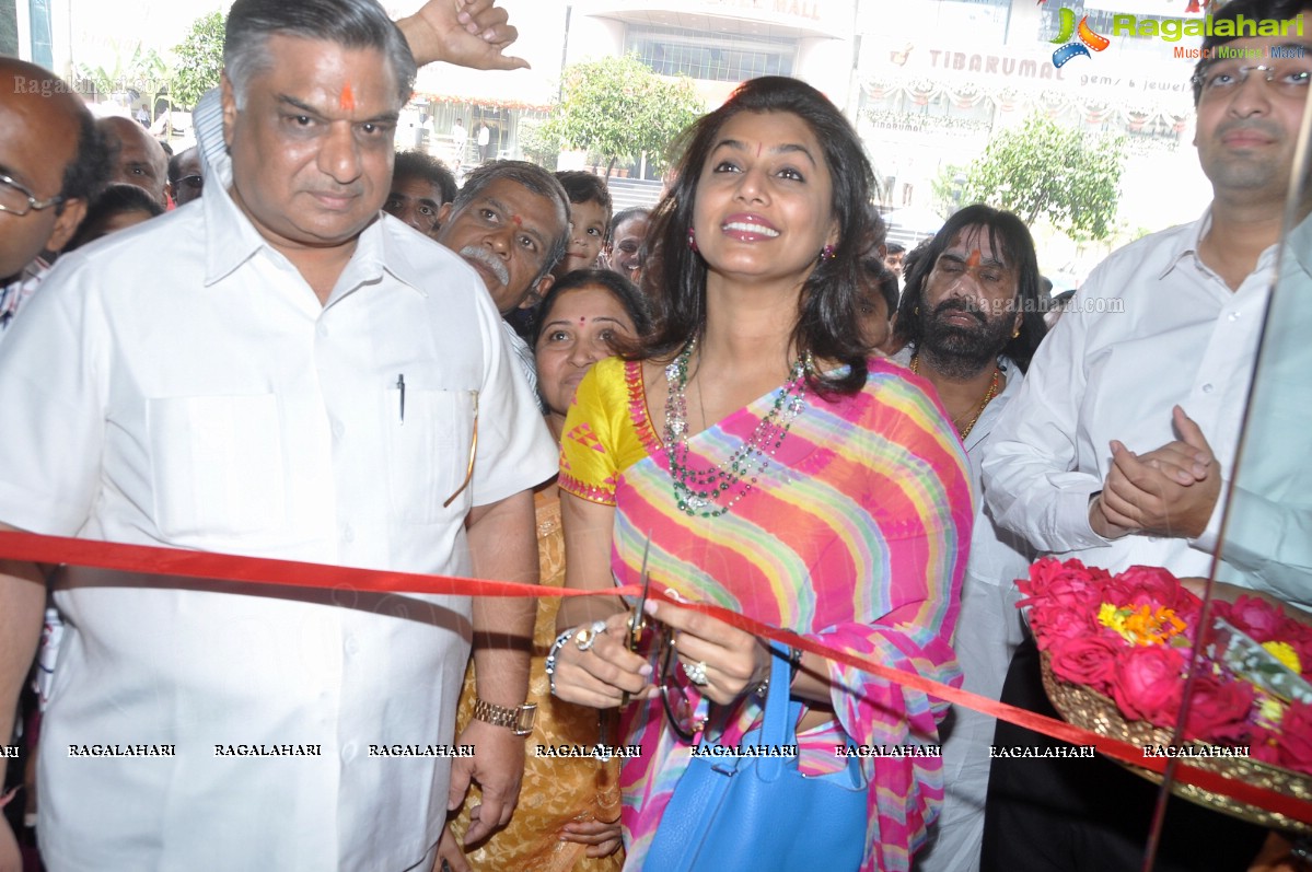 Amala Akkineni & Pinky Reddy launches Karni Jewellers, Hyderabad