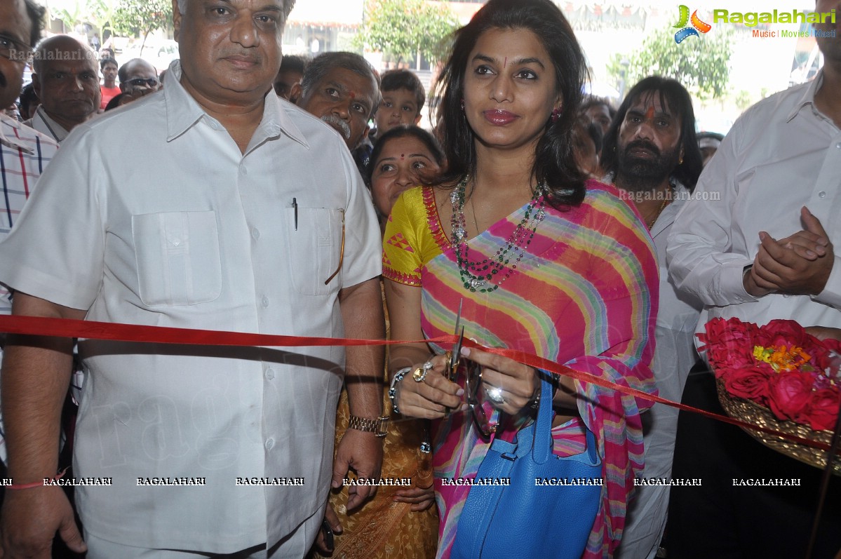 Amala Akkineni & Pinky Reddy launches Karni Jewellers, Hyderabad