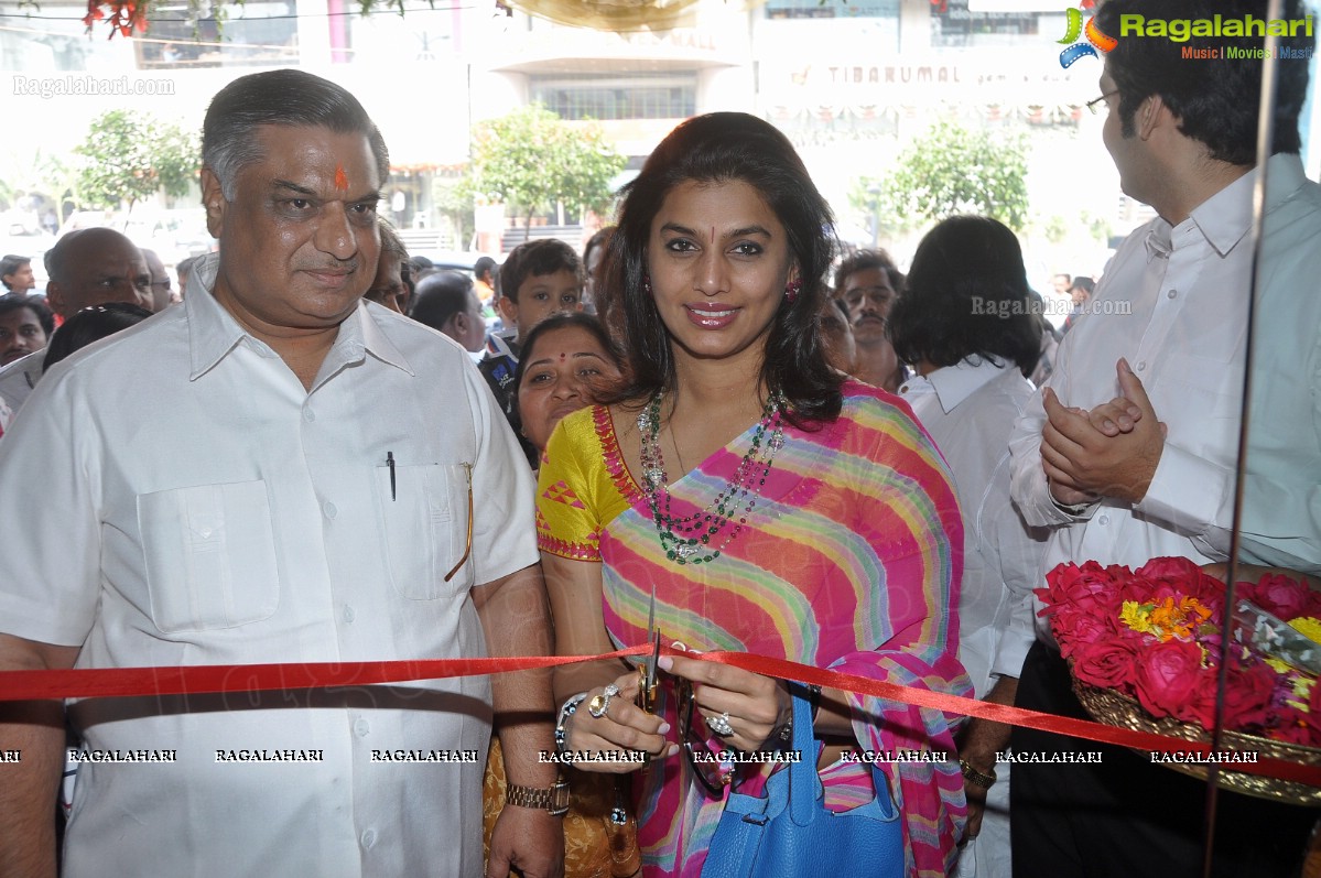 Amala Akkineni & Pinky Reddy launches Karni Jewellers, Hyderabad