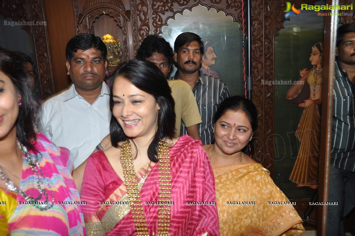 Amala Akkineni & Pinky Reddy launches Karni Jewellers, Hyderabad