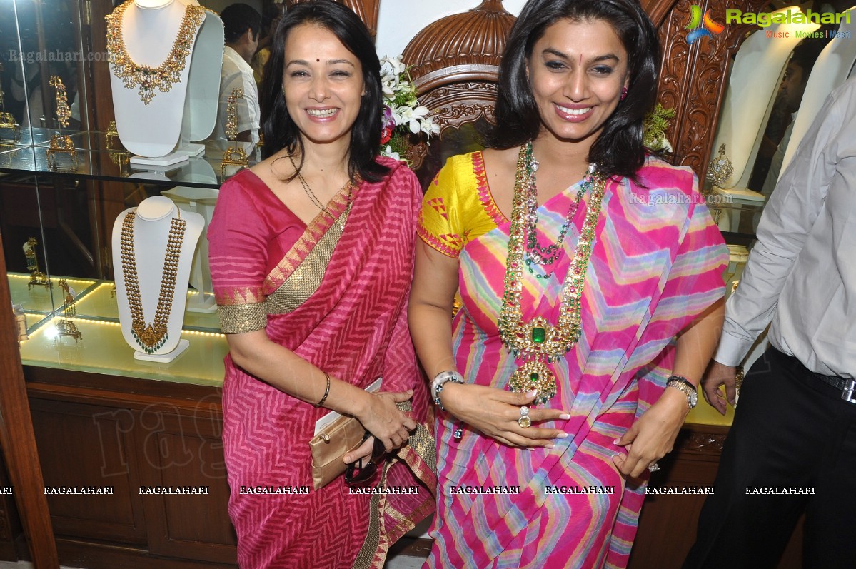 Amala Akkineni & Pinky Reddy launches Karni Jewellers, Hyderabad