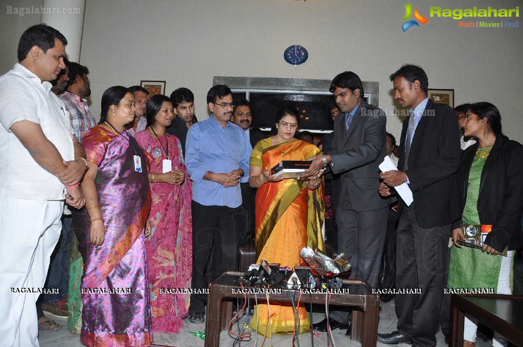 Minister Killi Kruparani distributes KingTab Tabet PC to Meritorious Students