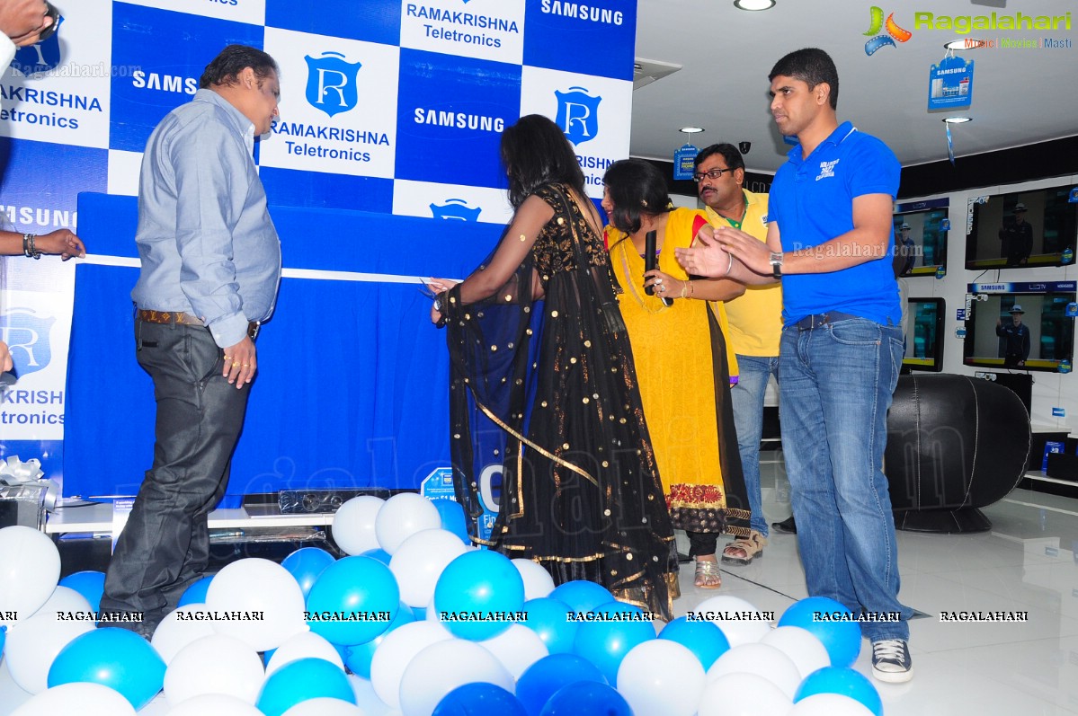 Nandita launches Samsung Giant 190.5 CM-75 Inch LED TV