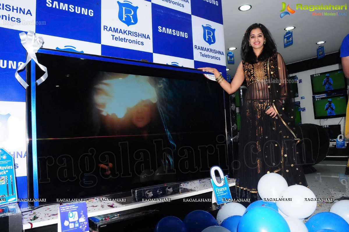 Nandita launches Samsung Giant 190.5 CM-75 Inch LED TV