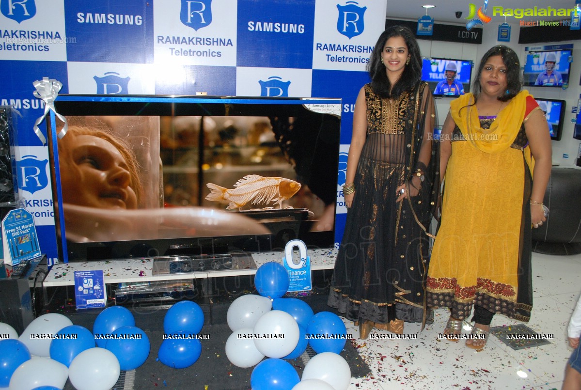 Nandita launches Samsung Giant 190.5 CM-75 Inch LED TV