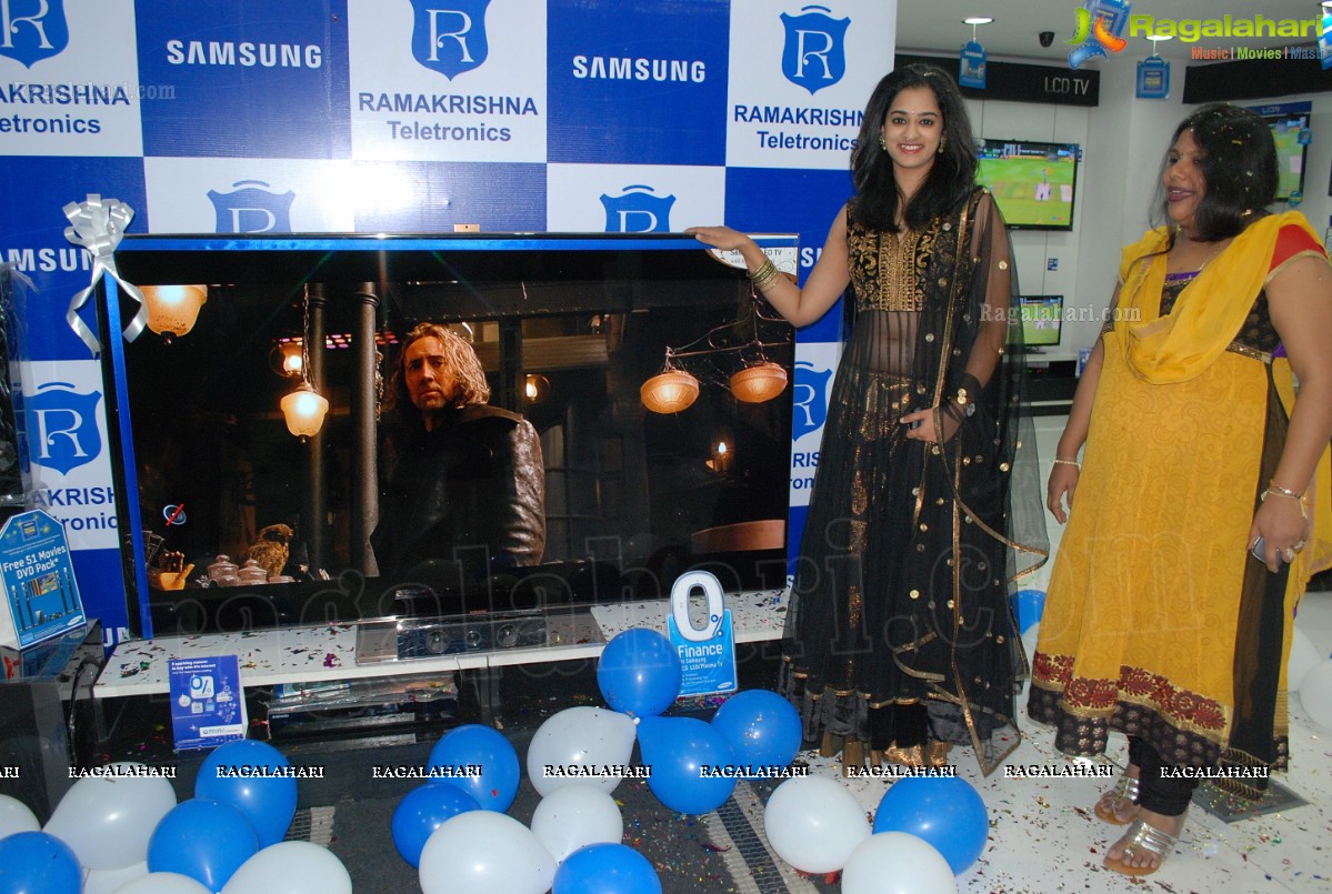 Nandita launches Samsung Giant 190.5 CM-75 Inch LED TV