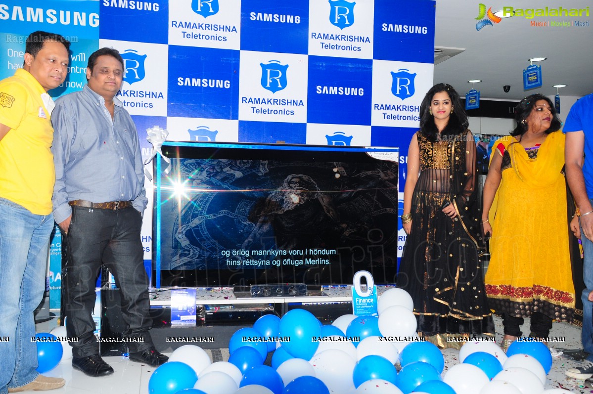 Nandita launches Samsung Giant 190.5 CM-75 Inch LED TV