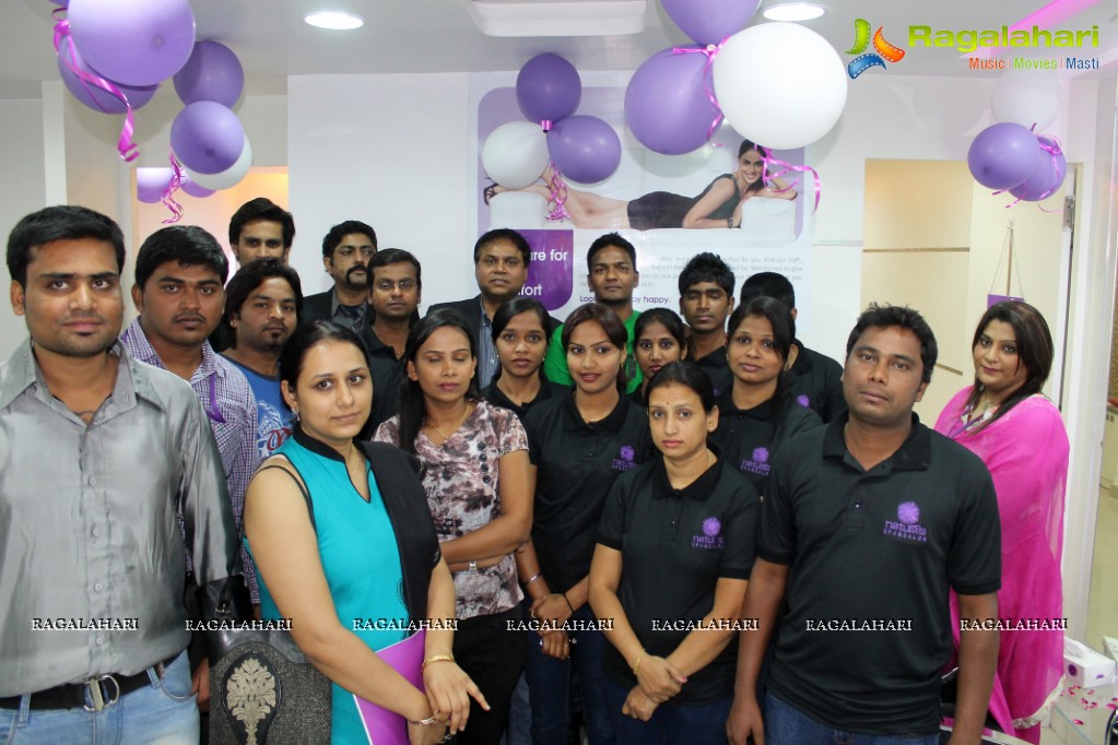 Kamana Jethmalani launches Naturals Franchise Salon, Secunderbad