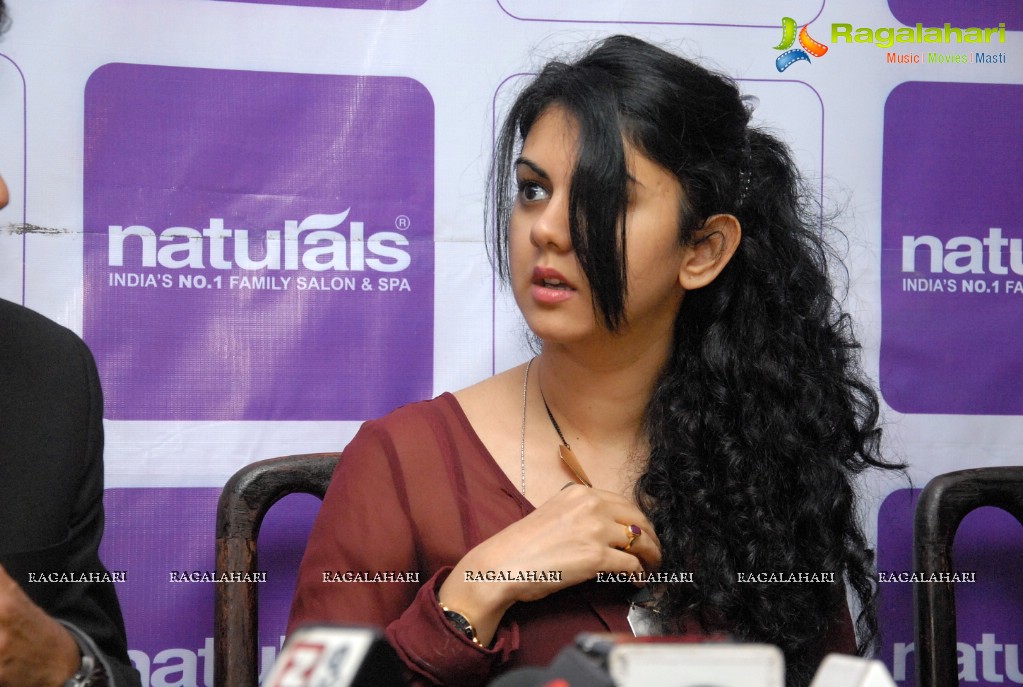 Kamana Jethmalani launches Naturals Franchise Salon, Secunderbad