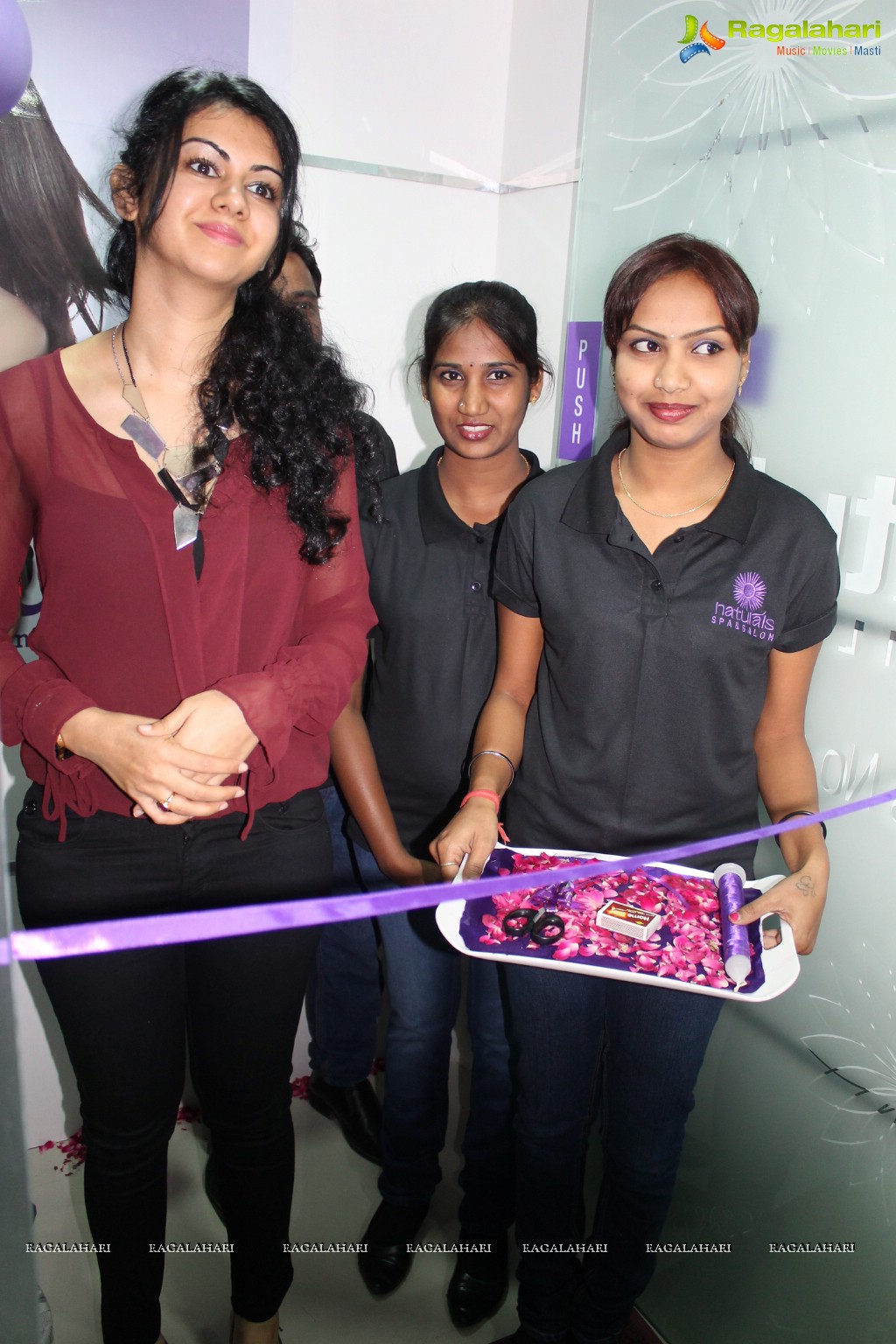 Kamana Jethmalani launches Naturals Franchise Salon, Secunderbad