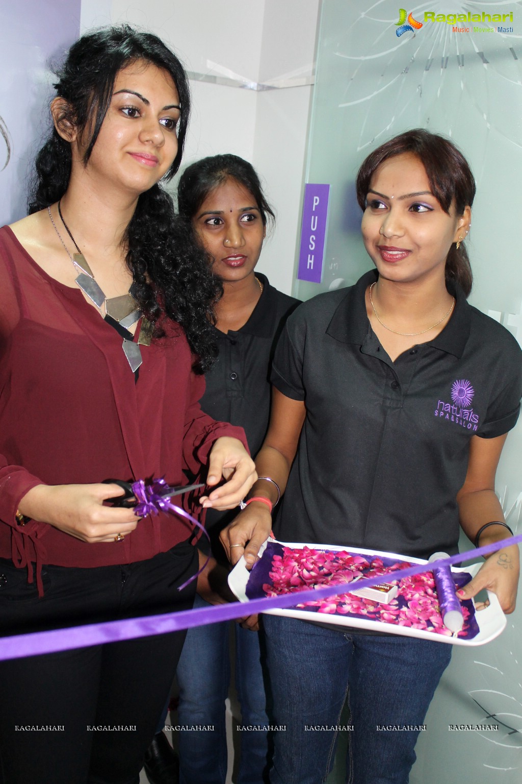 Kamana Jethmalani launches Naturals Franchise Salon, Secunderbad