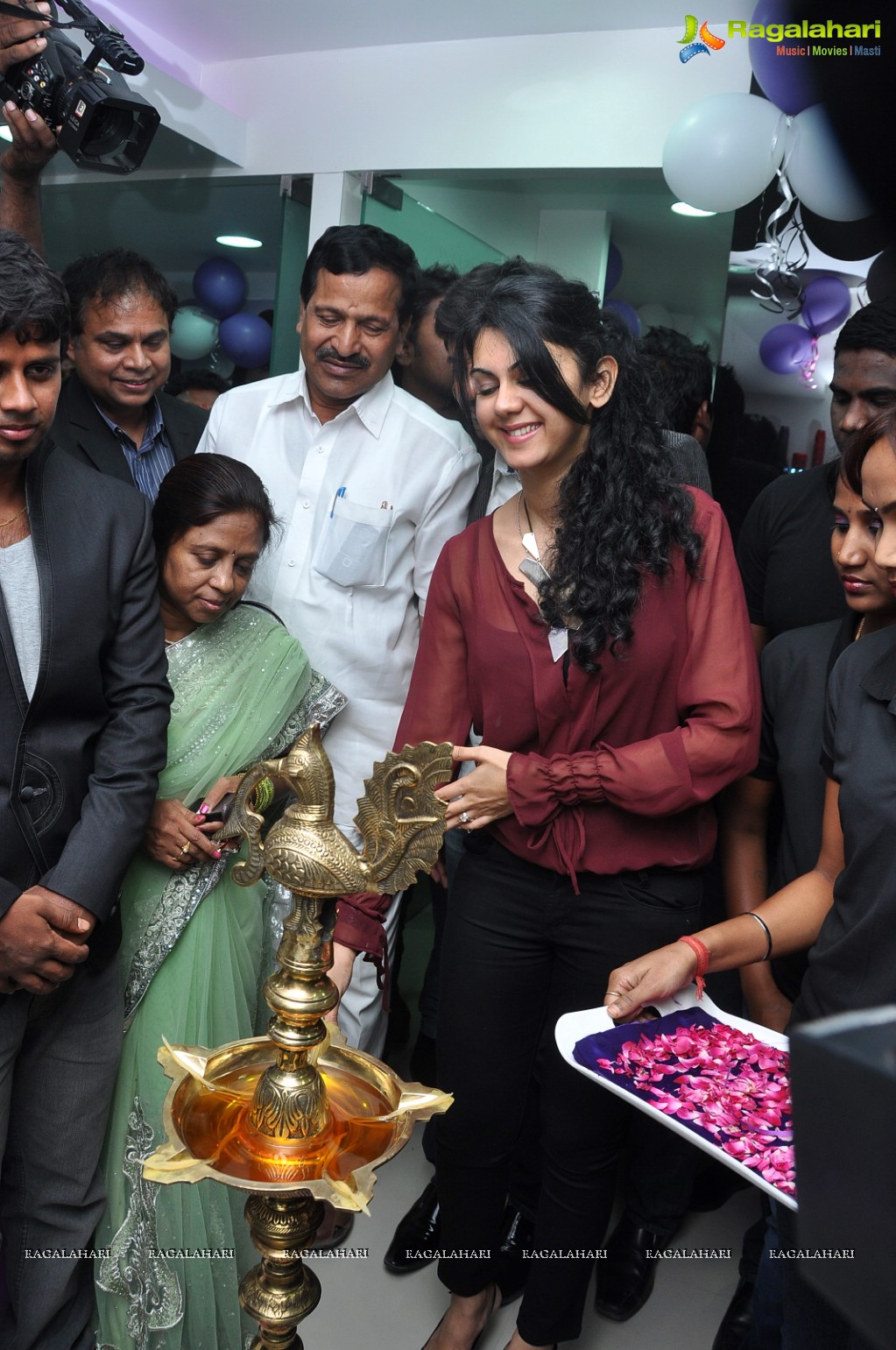 Kamana Jethmalani launches Naturals Franchise Salon, Secunderbad
