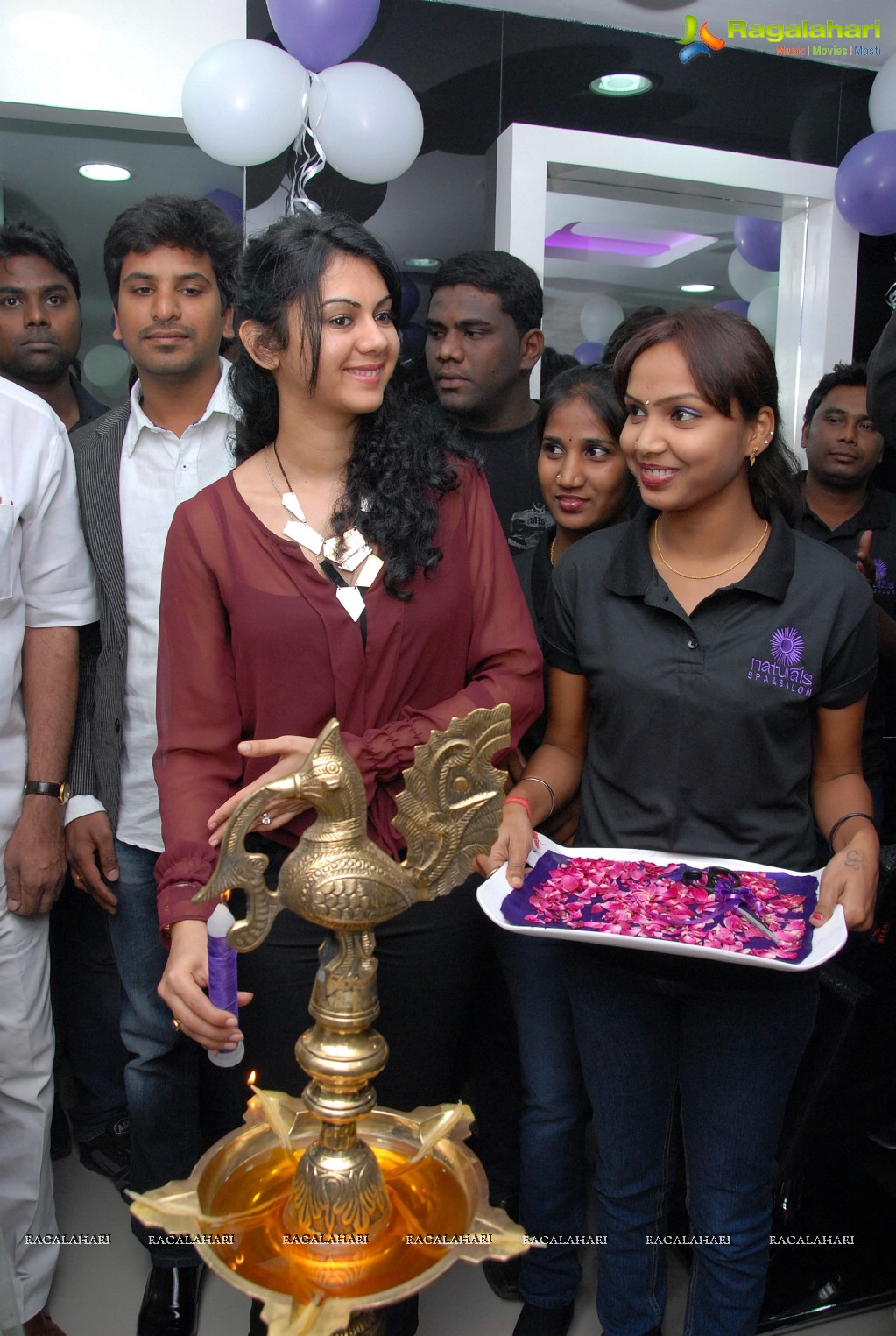 Kamana Jethmalani launches Naturals Franchise Salon, Secunderbad