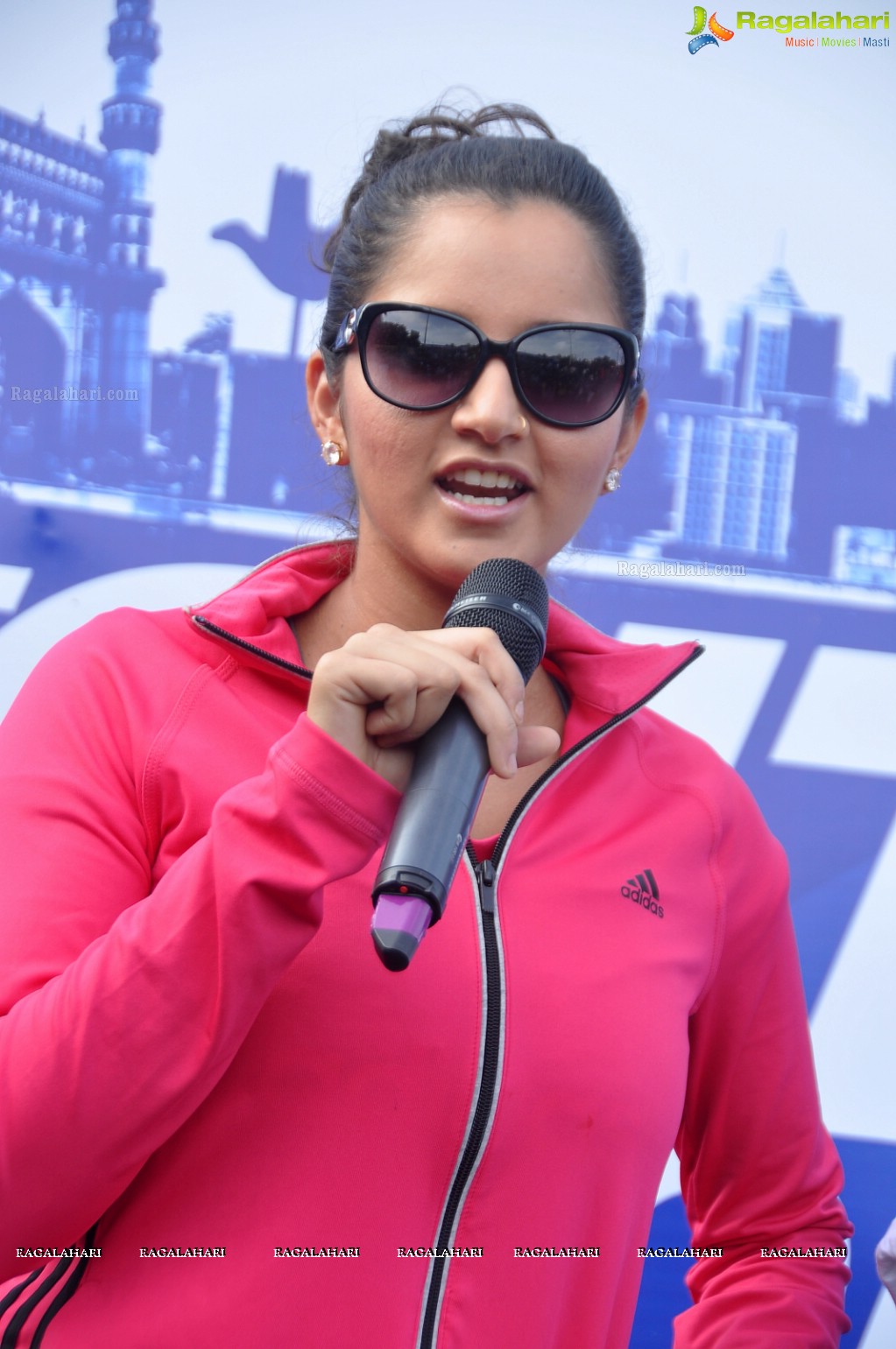 Sania Mirza participates at NDTV-Nirmal Walk for Fitness