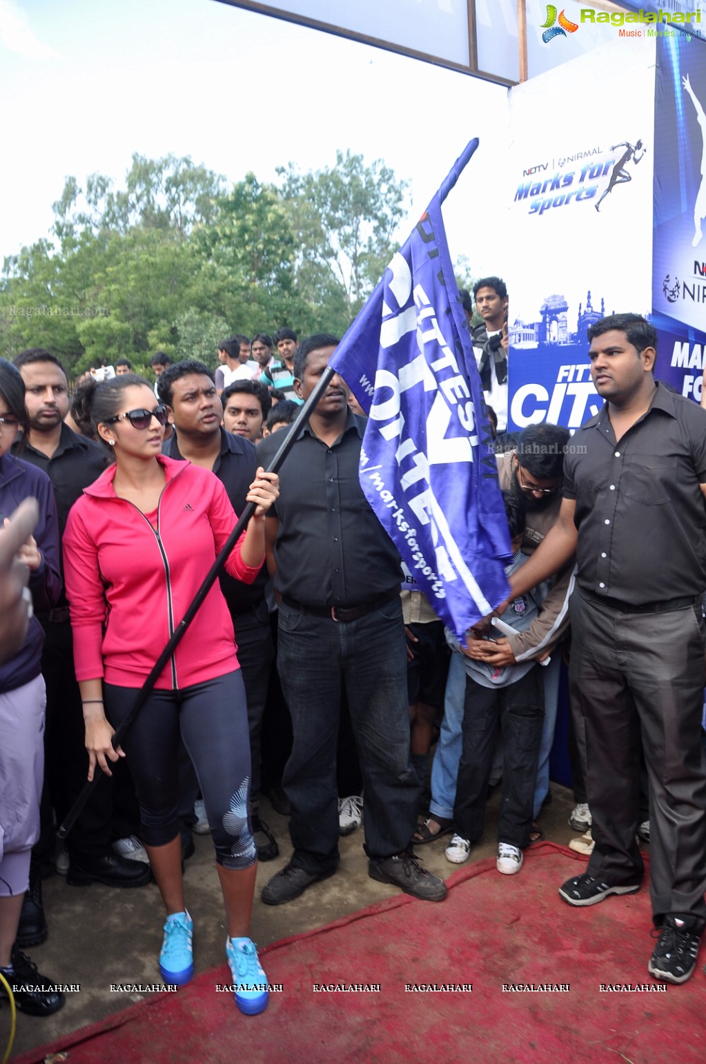 Sania Mirza participates at NDTV-Nirmal Walk for Fitness