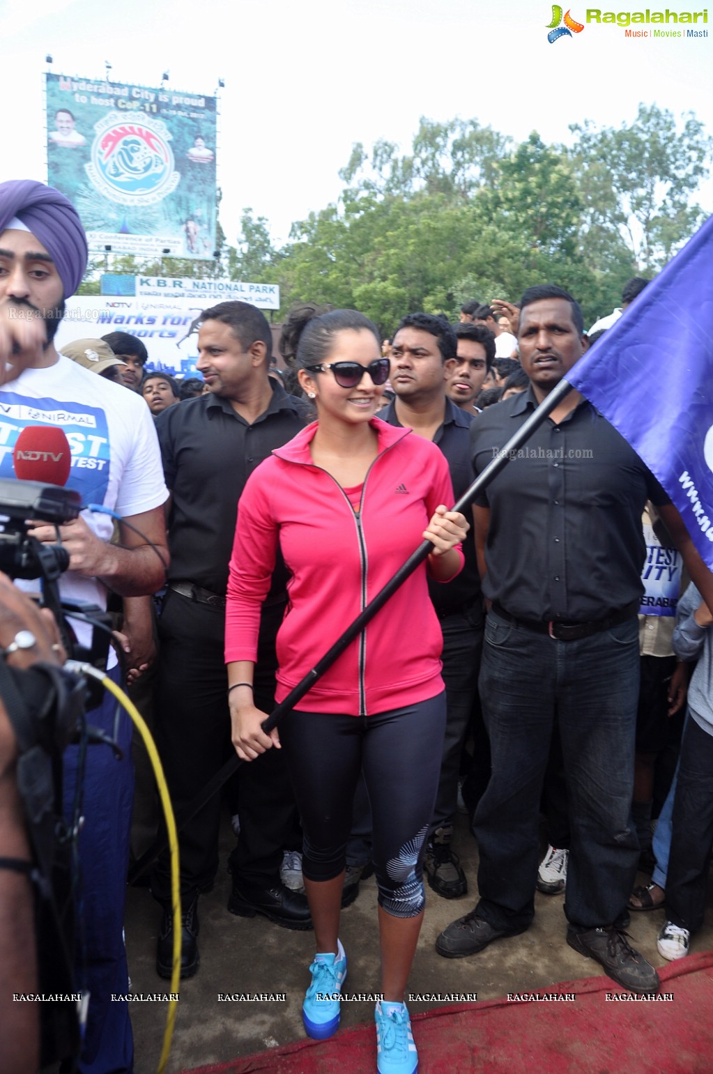 Sania Mirza participates at NDTV-Nirmal Walk for Fitness