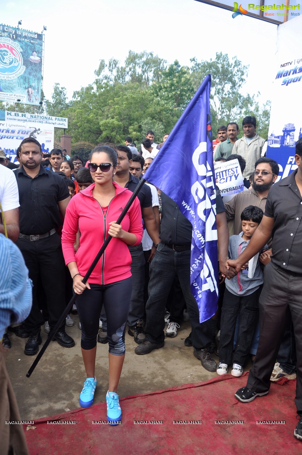 Sania Mirza participates at NDTV-Nirmal Walk for Fitness