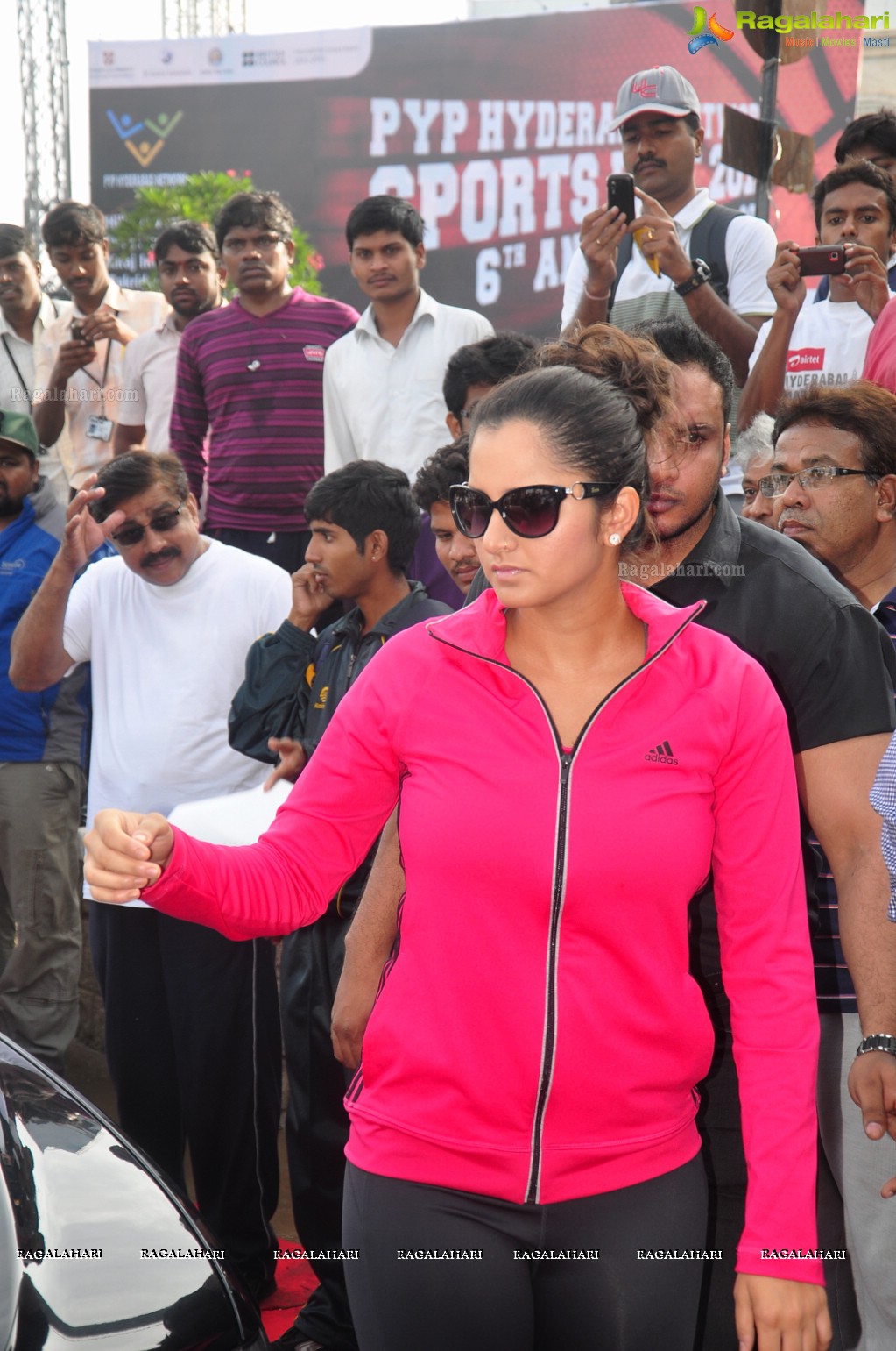 Sania Mirza participates at NDTV-Nirmal Walk for Fitness