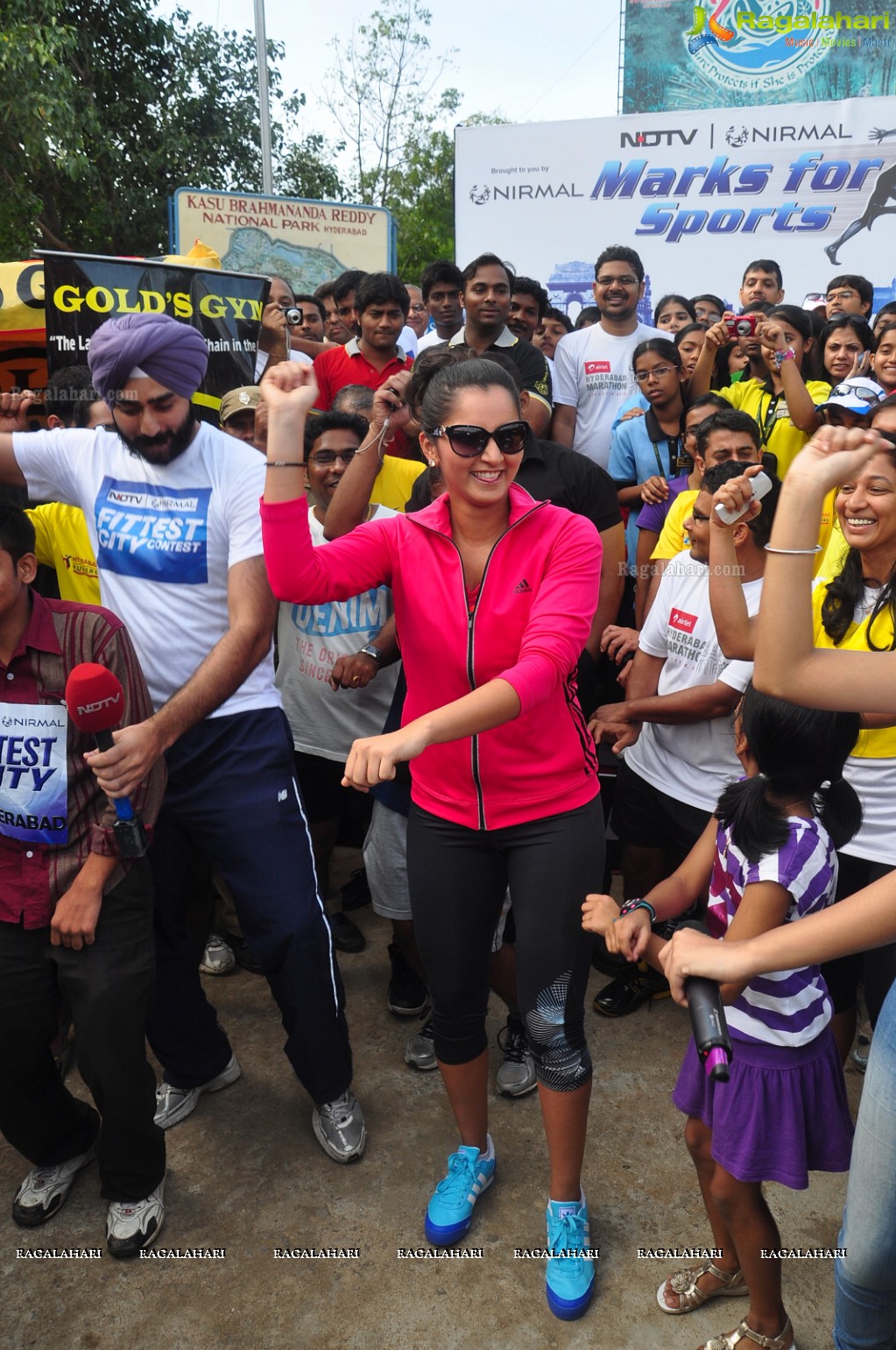 Sania Mirza participates at NDTV-Nirmal Walk for Fitness