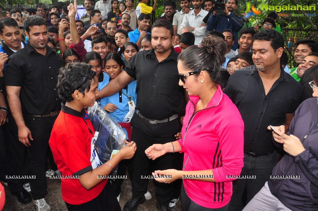 Sania Mirza participates at NDTV-Nirmal Walk for Fitness