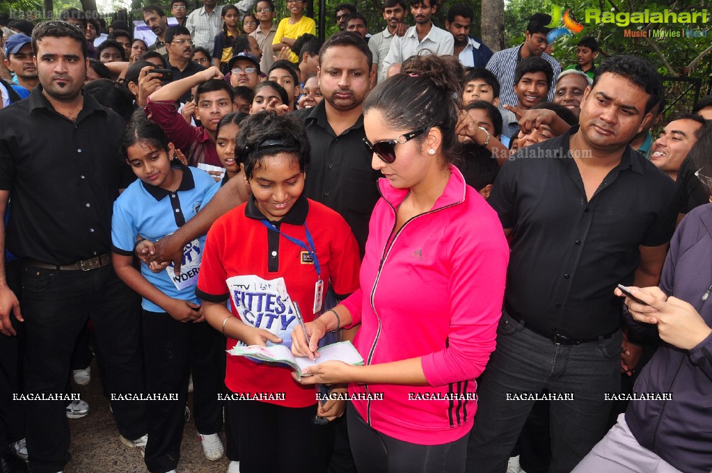 Sania Mirza participates at NDTV-Nirmal Walk for Fitness