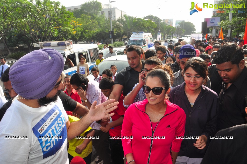 Sania Mirza participates at NDTV-Nirmal Walk for Fitness