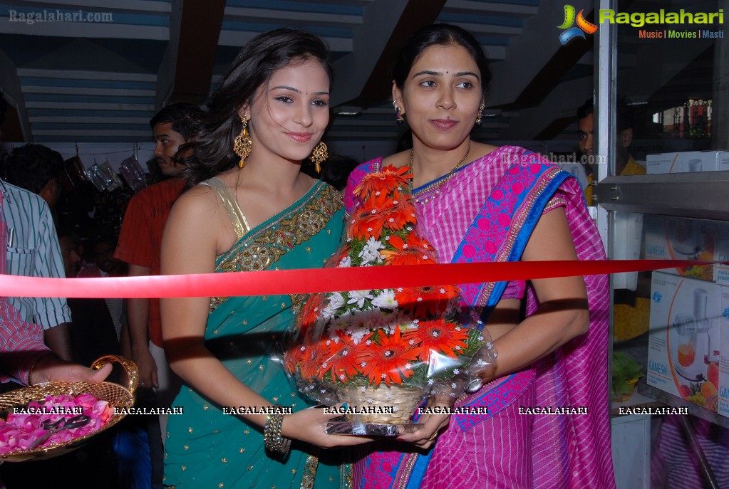 Actress Jera inaugurates Parinaya Wedding Fair, Hyderabad
