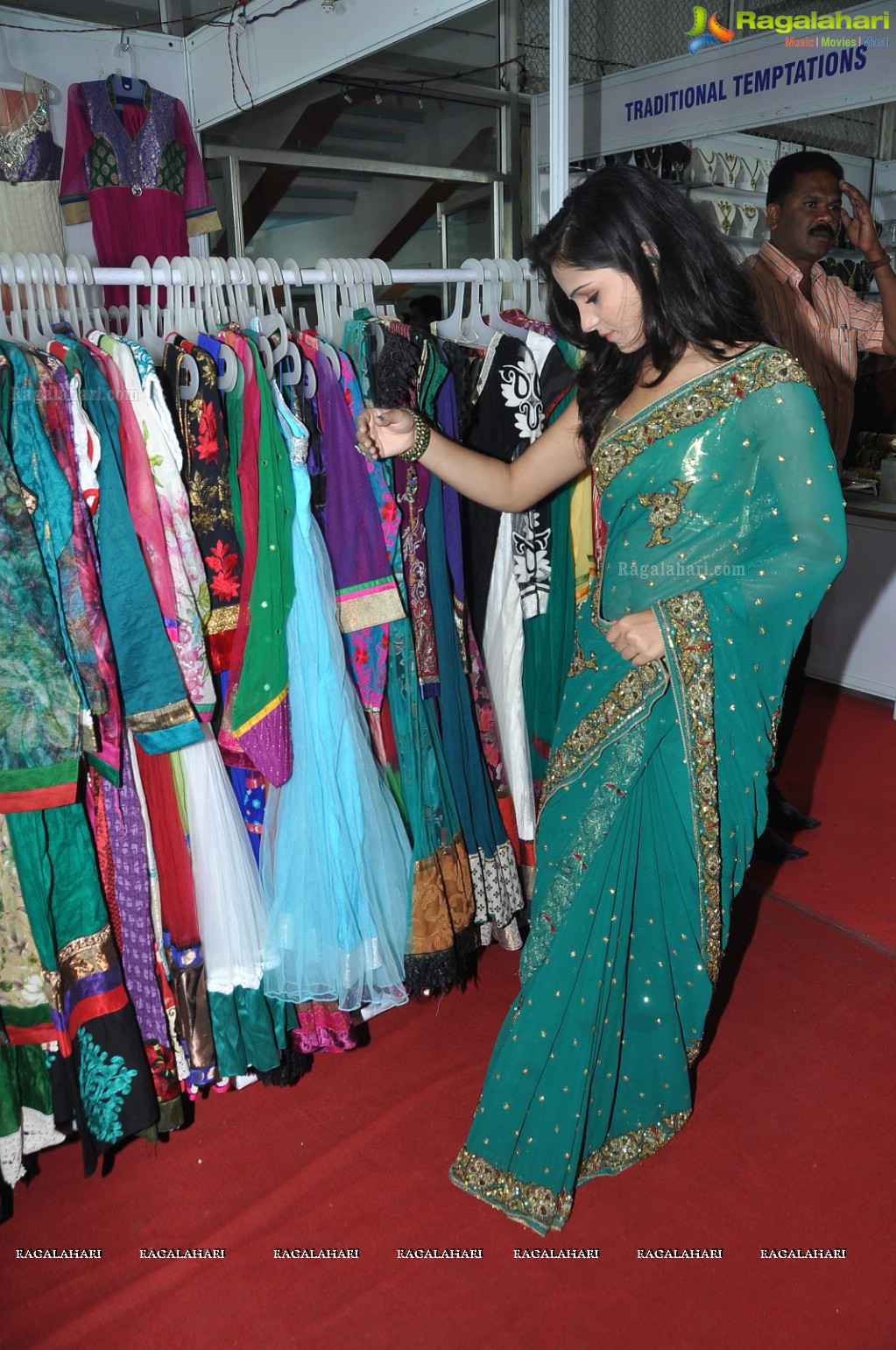 Actress Jera inaugurates Parinaya Wedding Fair, Hyderabad