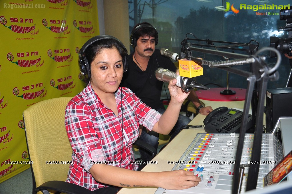 Hero Srikanth visits Mirchi Studios, Hyderabad