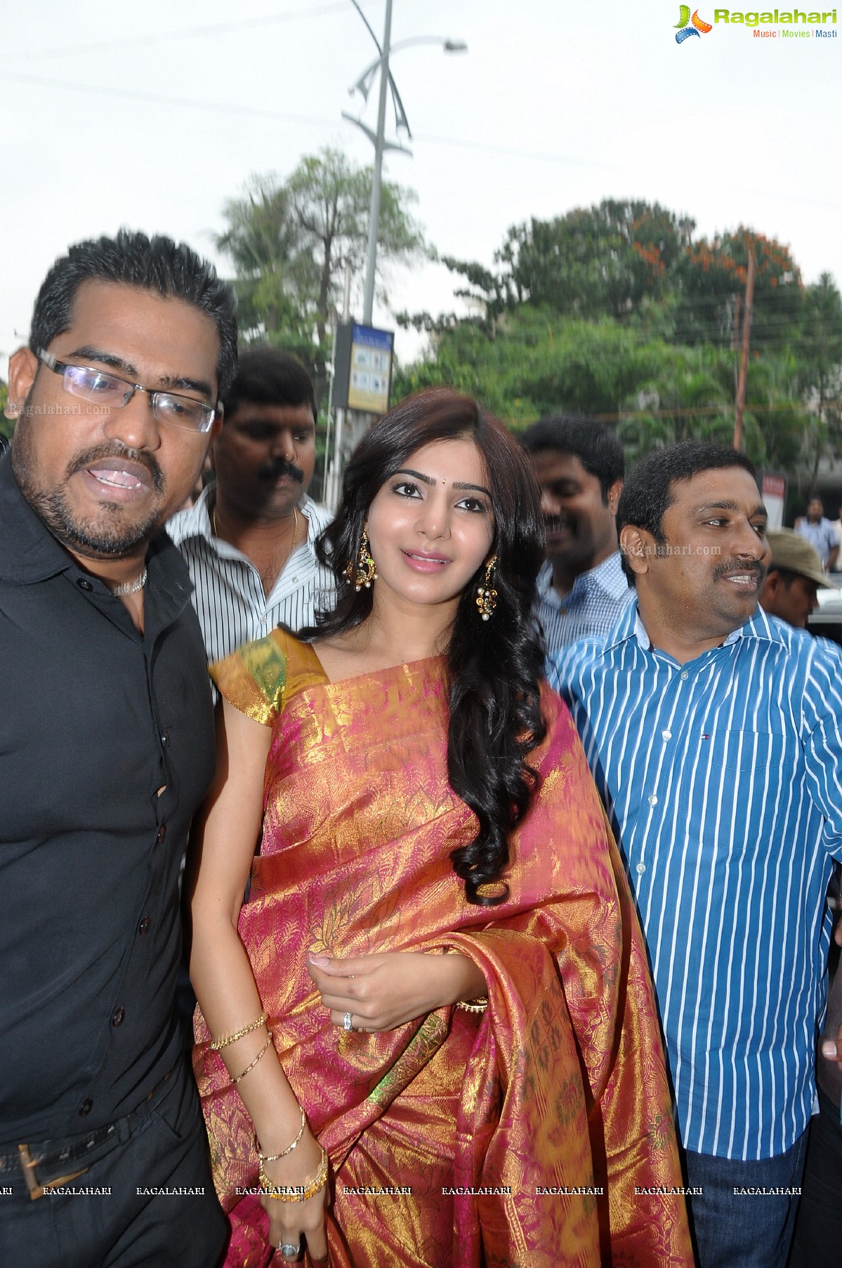 Samantha Launches Chettinad's Showroom, Hyderabad