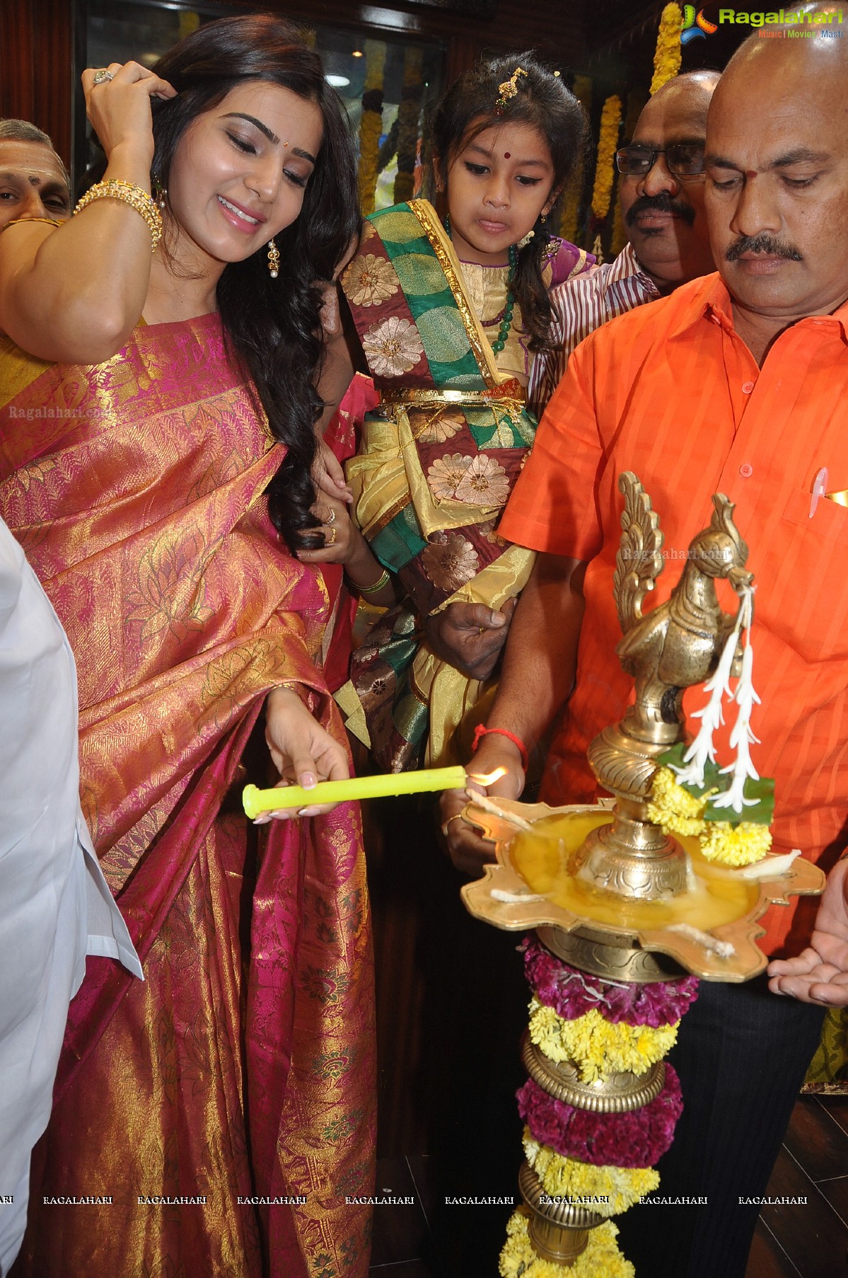 Samantha Launches Chettinad's Showroom, Hyderabad