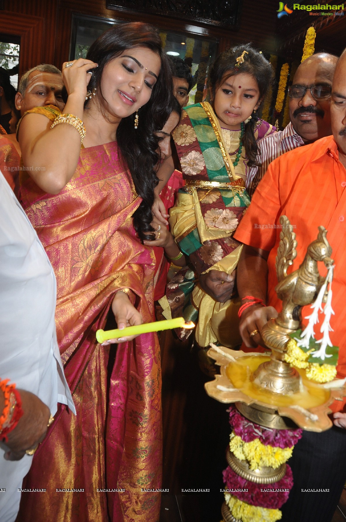 Samantha Launches Chettinad's Showroom, Hyderabad