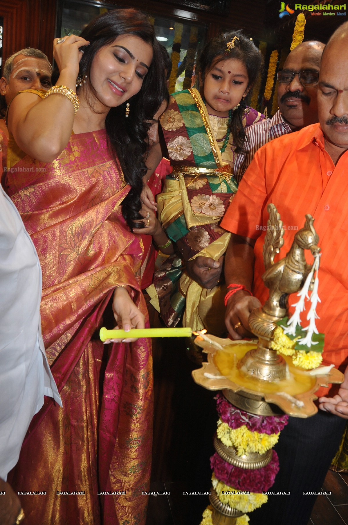 Samantha Launches Chettinad's Showroom, Hyderabad