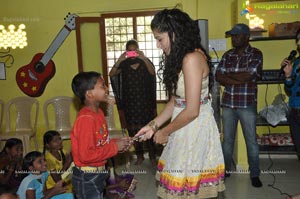 Red FM Taapsee Spread a Smile