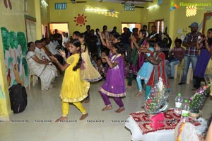 Red FM Taapsee Spread a Smile