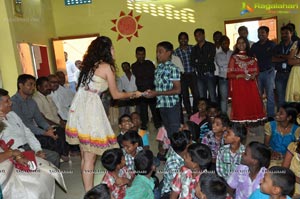 Red FM Taapsee Spread a Smile