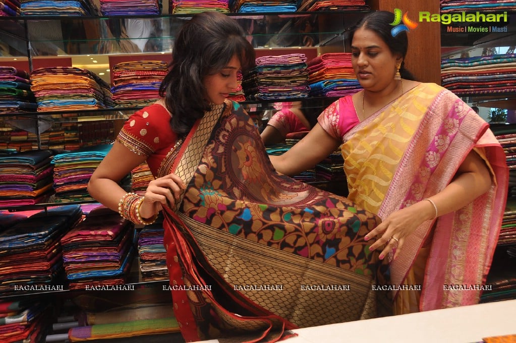 Regina launches Sreeja Fashions Karthika Masam South Silk Festival, Hyderabad