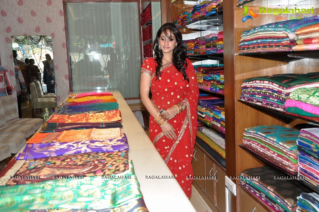 Regina launches Sreeja Fashions Karthika Masam South Silk Festival, Hyderabad