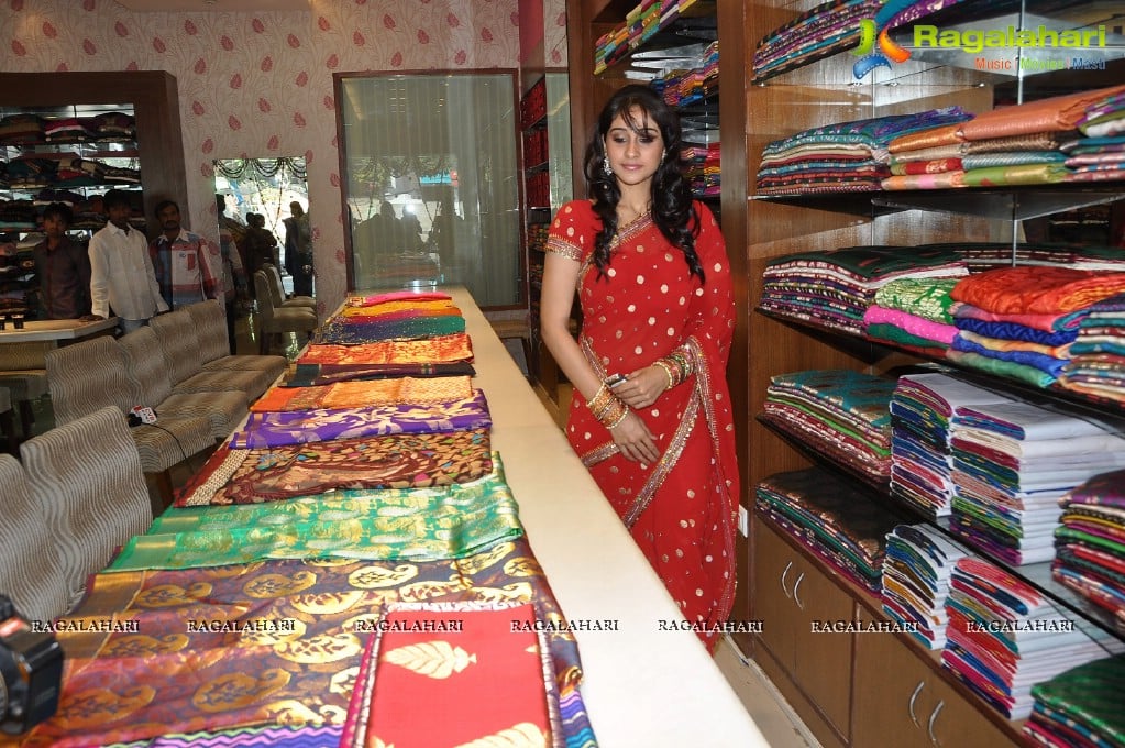 Regina launches Sreeja Fashions Karthika Masam South Silk Festival, Hyderabad