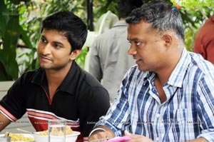 Yeto Vellipoyindi Manasu Shooting Stills