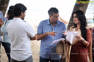 Yeto Vellipoyindi Manasu Shooting Stills