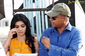 Yeto Vellipoyindi Manasu Shooting Stills