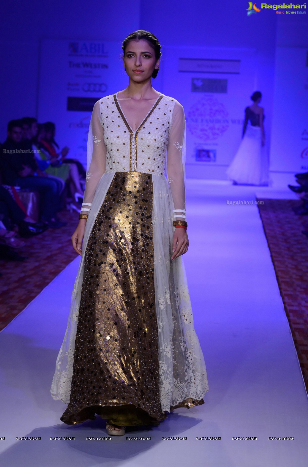 Mugdha Godse walked the ramp for Designer Nitya Bajaj at 'Pune Fashion Week 2013'