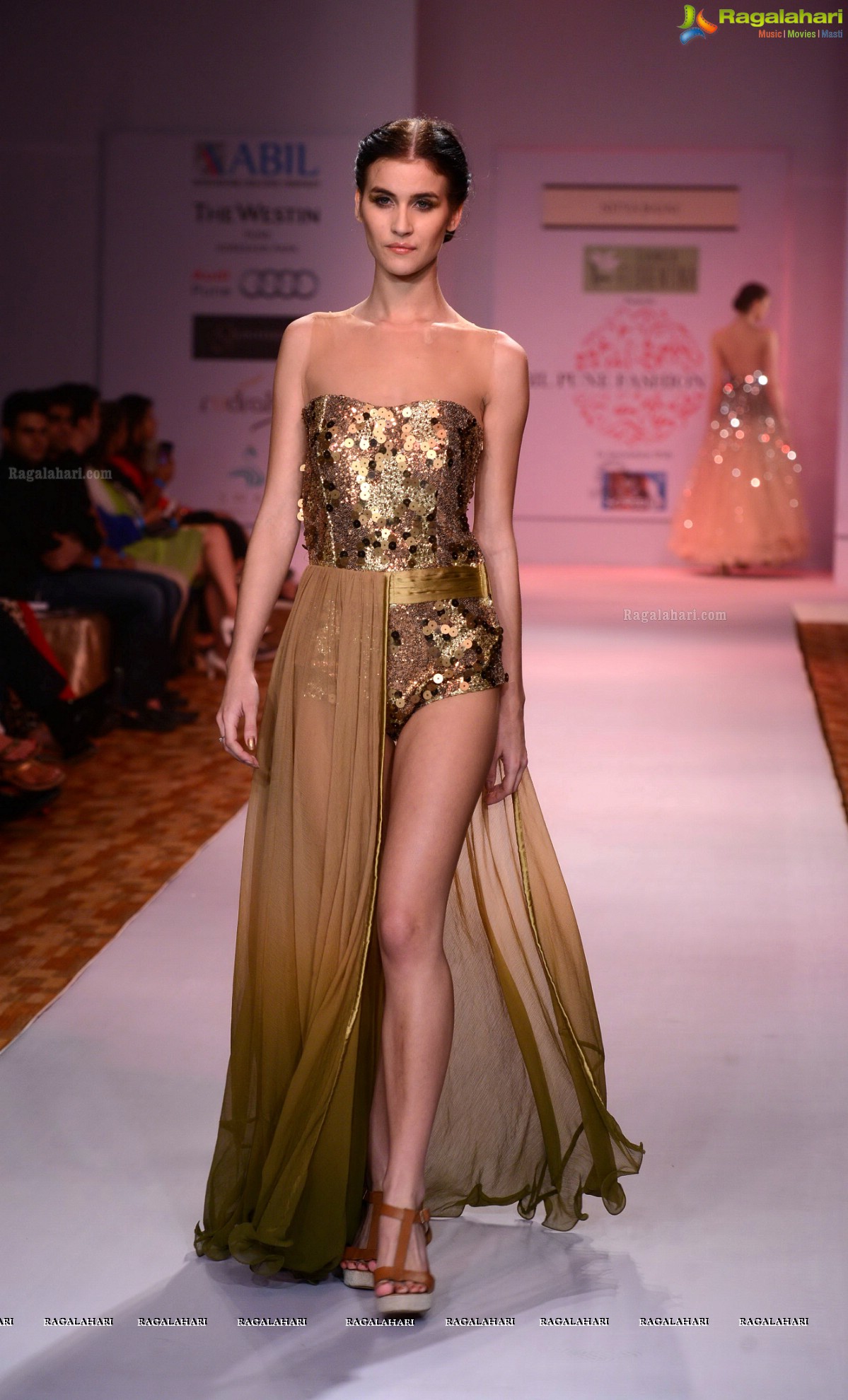 Mugdha Godse walked the ramp for Designer Nitya Bajaj at 'Pune Fashion Week 2013'