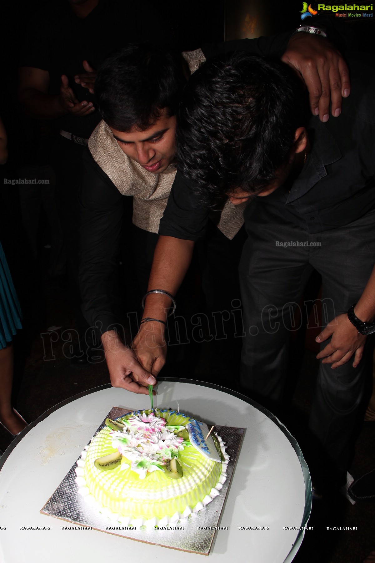 Arshad and Vikram Birthday Bash 2013 at Kismet Pub, Hyderabad