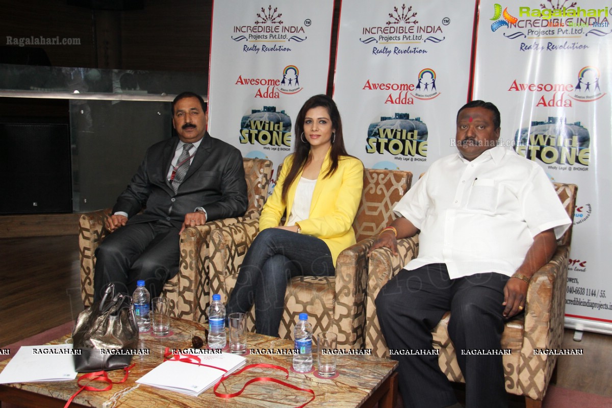 Amita Piyush Motwani launches 'Awesome Adda' Brochure