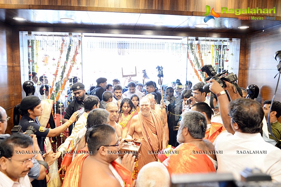 Kancheepuram Varamahalakshmi Stores Launch, Vijayawada