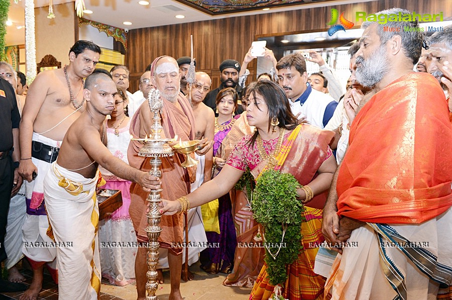 Kancheepuram Varamahalakshmi Stores Launch, Vijayawada