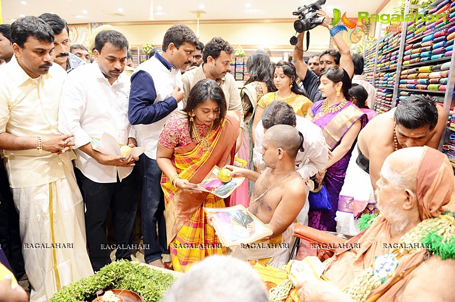 Kancheepuram Varamahalakshmi Stores Launch, Vijayawada