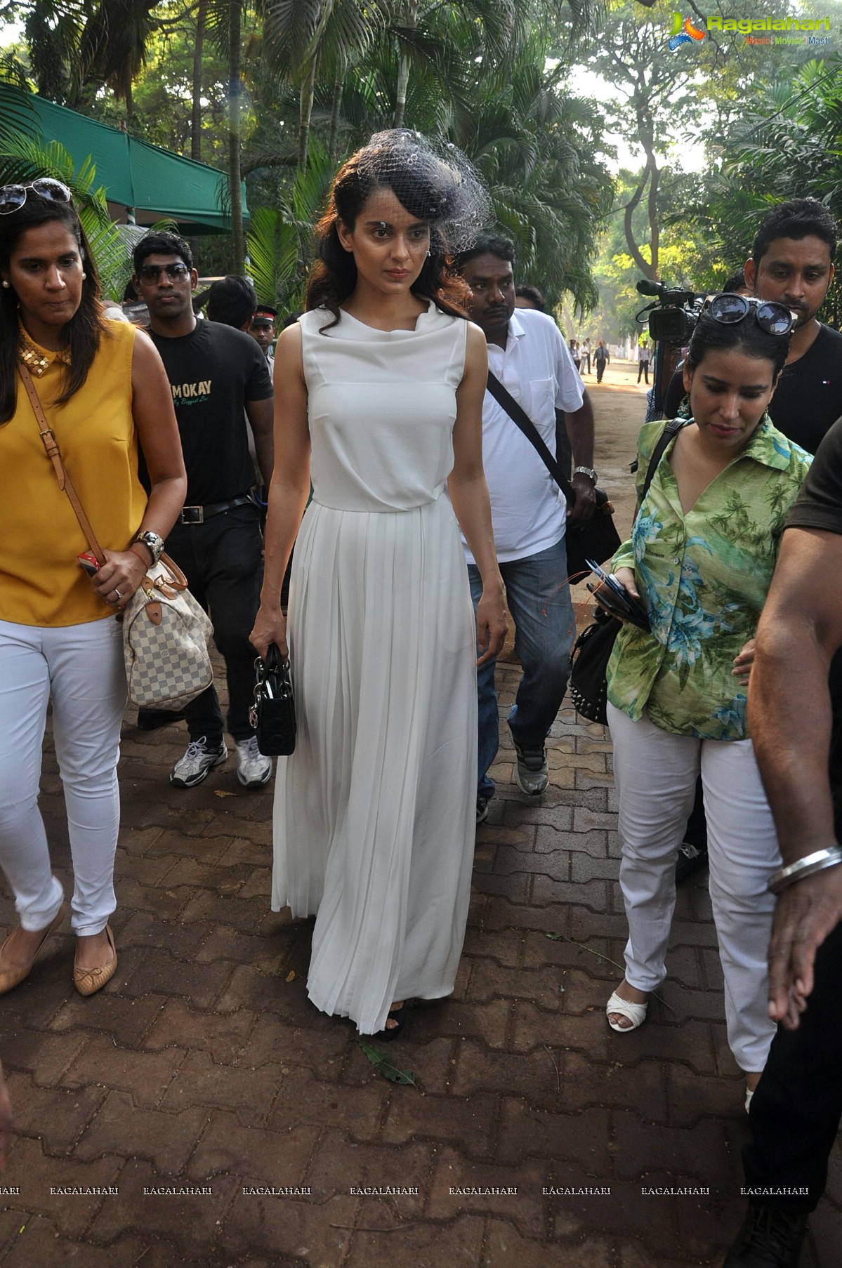 Kangana Ranaut at Metro Motors Auto Hangar H M Mehta Trophy 2013